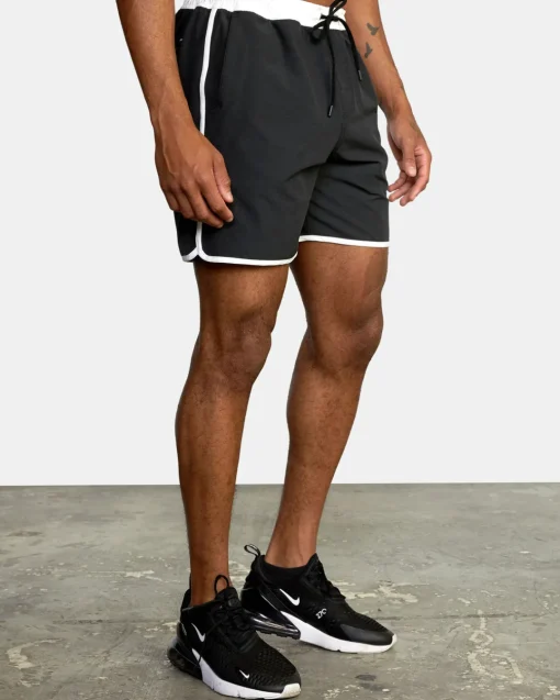 YOGGER HYBRID 17" ATHLETIC SHORTS