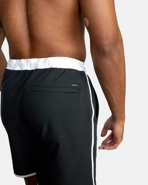 YOGGER HYBRID 17" ATHLETIC SHORTS