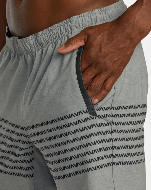 YOGGER STRETCH 17" ATHLETIC SHORTS