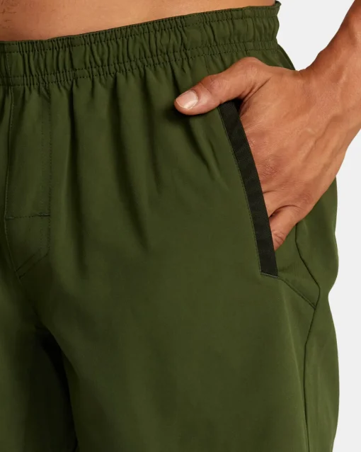 YOGGER STRETCH 17" ATHLETIC SHORTS
