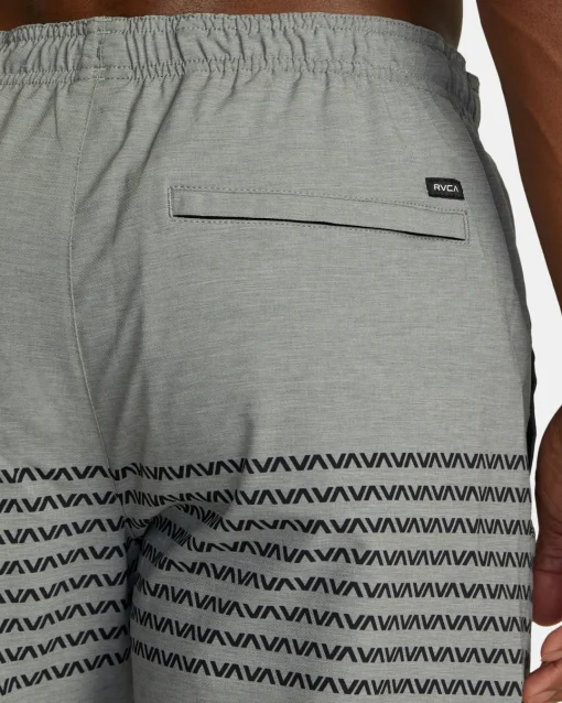 YOGGER STRETCH 17" ATHLETIC SHORTS