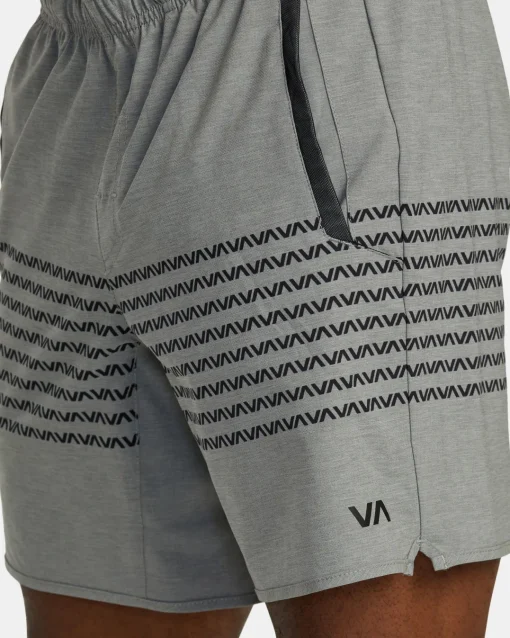 YOGGER STRETCH 17" ATHLETIC SHORTS