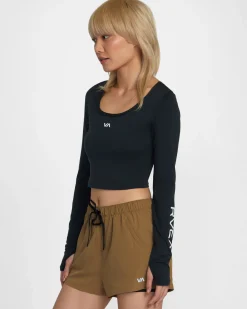 ESSENTIAL LONG SLEEVE CROPPED TEE
