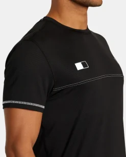 RVCA RUNNER TECHNICAL SHORT SLEEVE TOP