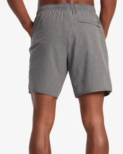 YOGGER STRETCH 17" ATHLETIC SHORTS