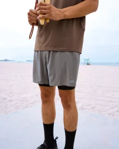 YOGGER TRAIN 2-IN-1 17" WORKOUT SHORTS